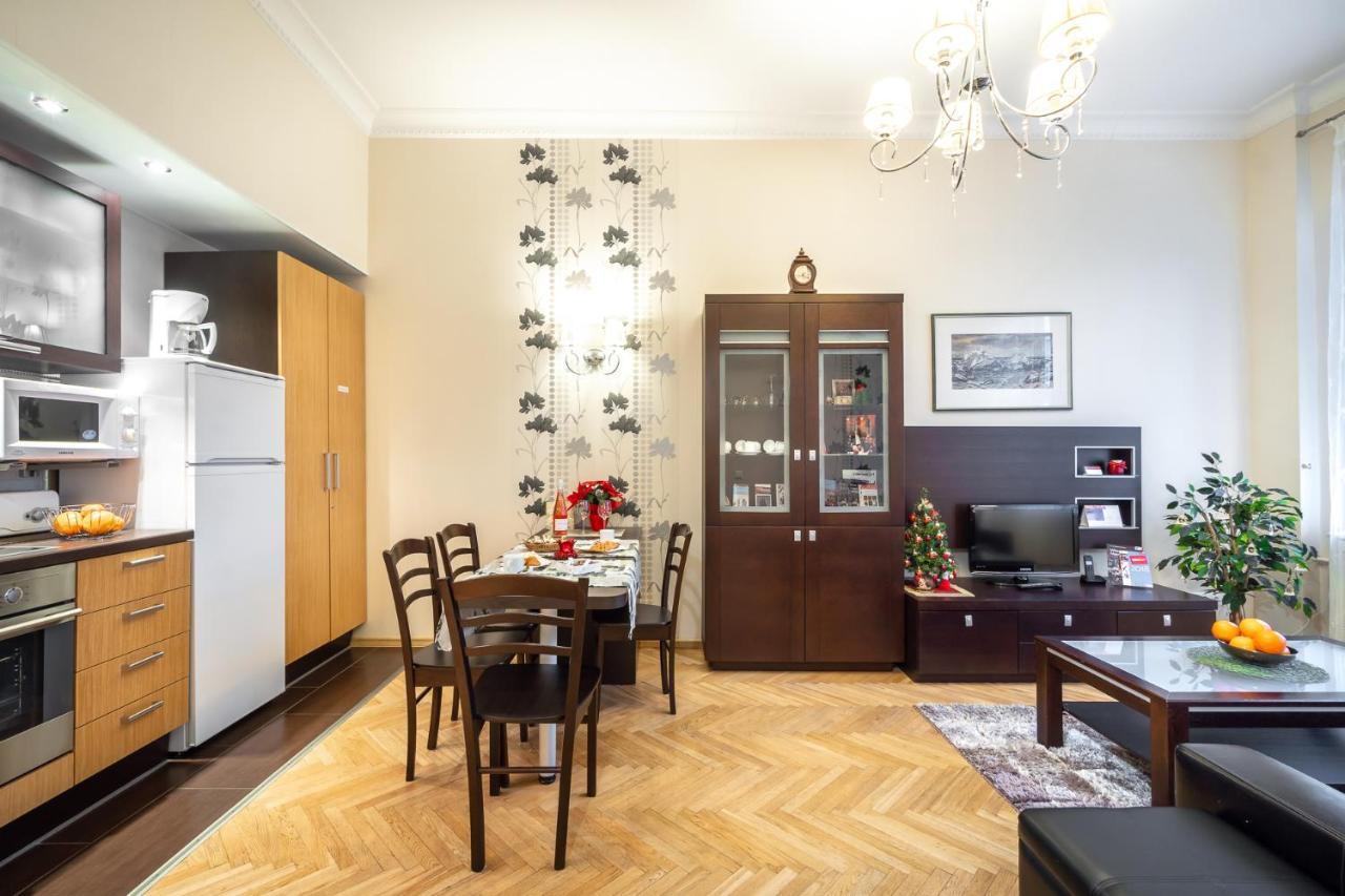 Classic Apartments In Old Town Tallinn Buitenkant foto