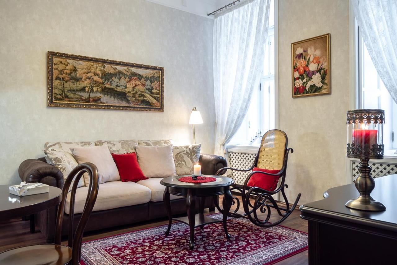 Classic Apartments In Old Town Tallinn Buitenkant foto