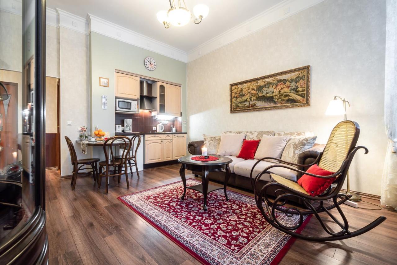 Classic Apartments In Old Town Tallinn Buitenkant foto