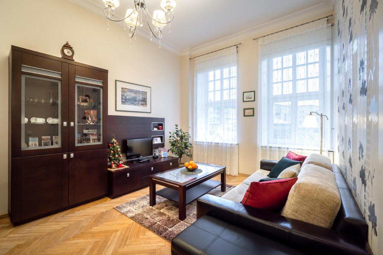 Classic Apartments In Old Town Tallinn Buitenkant foto